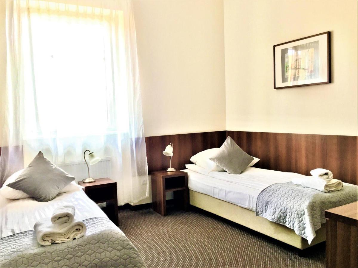 Hotel Pod Jeleniem Sobótka Buitenkant foto