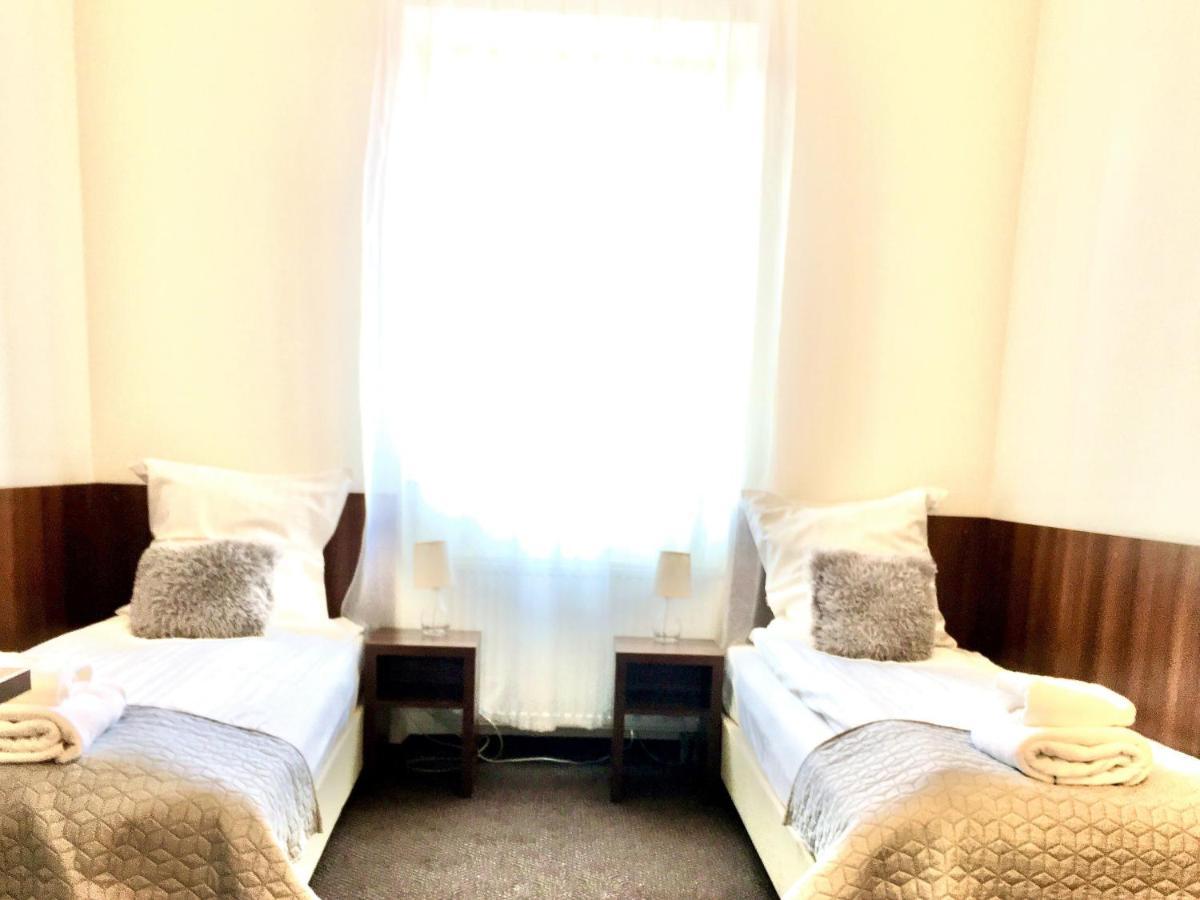 Hotel Pod Jeleniem Sobótka Buitenkant foto