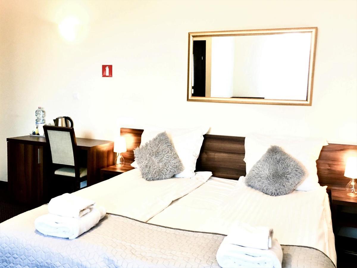 Hotel Pod Jeleniem Sobótka Buitenkant foto