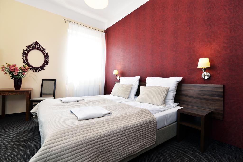 Hotel Pod Jeleniem Sobótka Kamer foto
