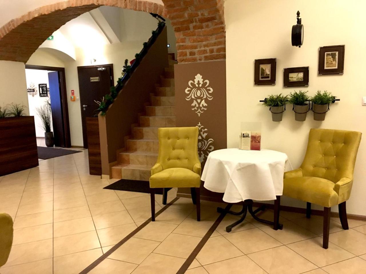 Hotel Pod Jeleniem Sobótka Buitenkant foto